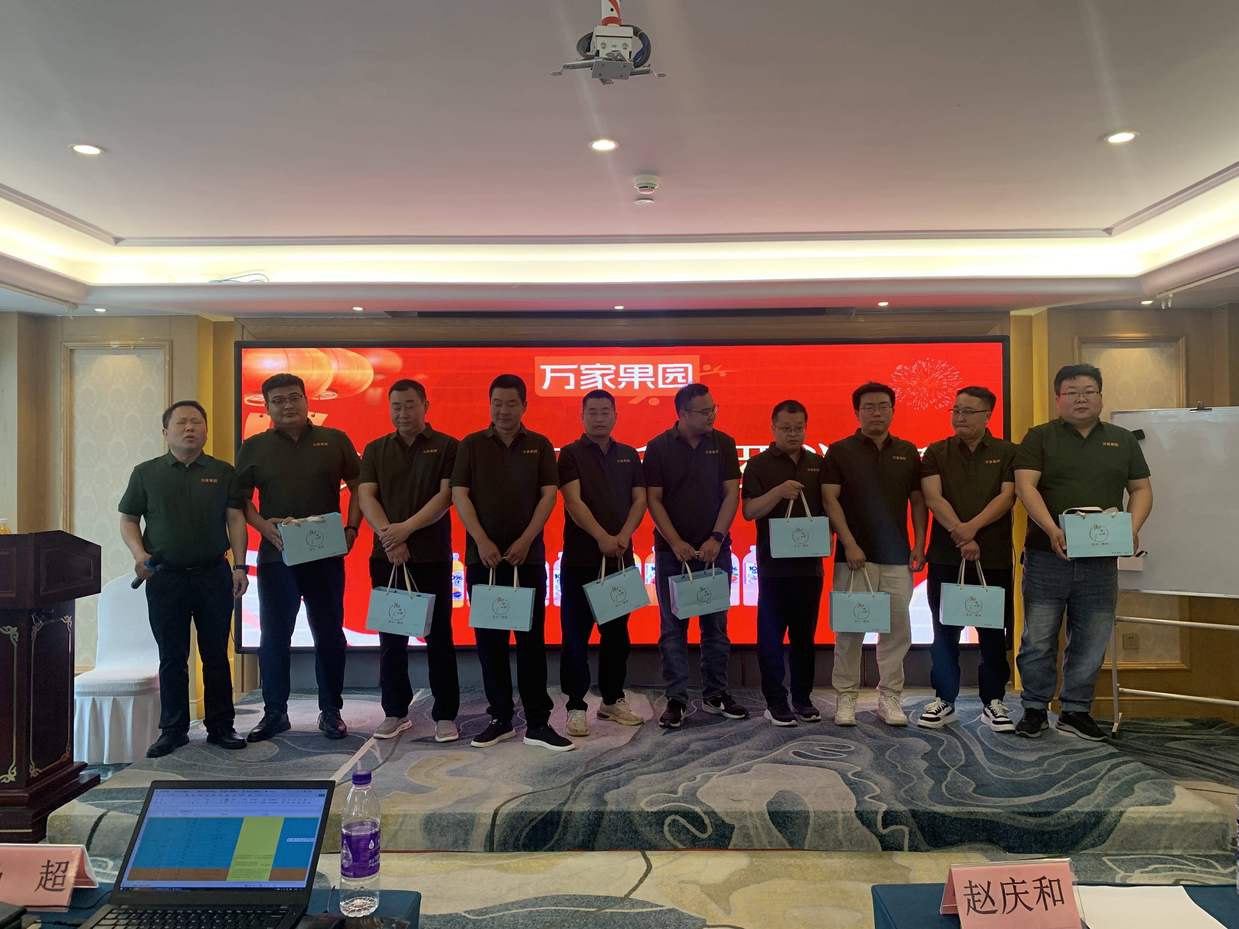 “凝心聚力、勇攀高峰”景师傅一季度总结会